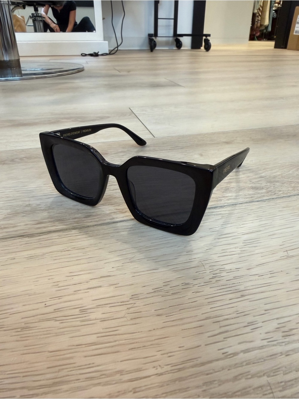 Fryers coco
Acetate Black Square Frame Women's Sunglasses